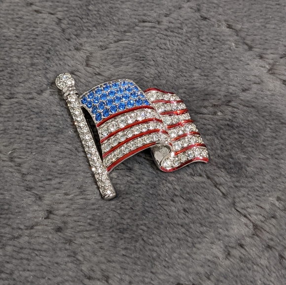 Swarovski Jewelry - Beautiful Swarovski Crystal American Flag Brooche